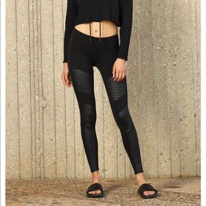 Alo Yoga Moro Legging